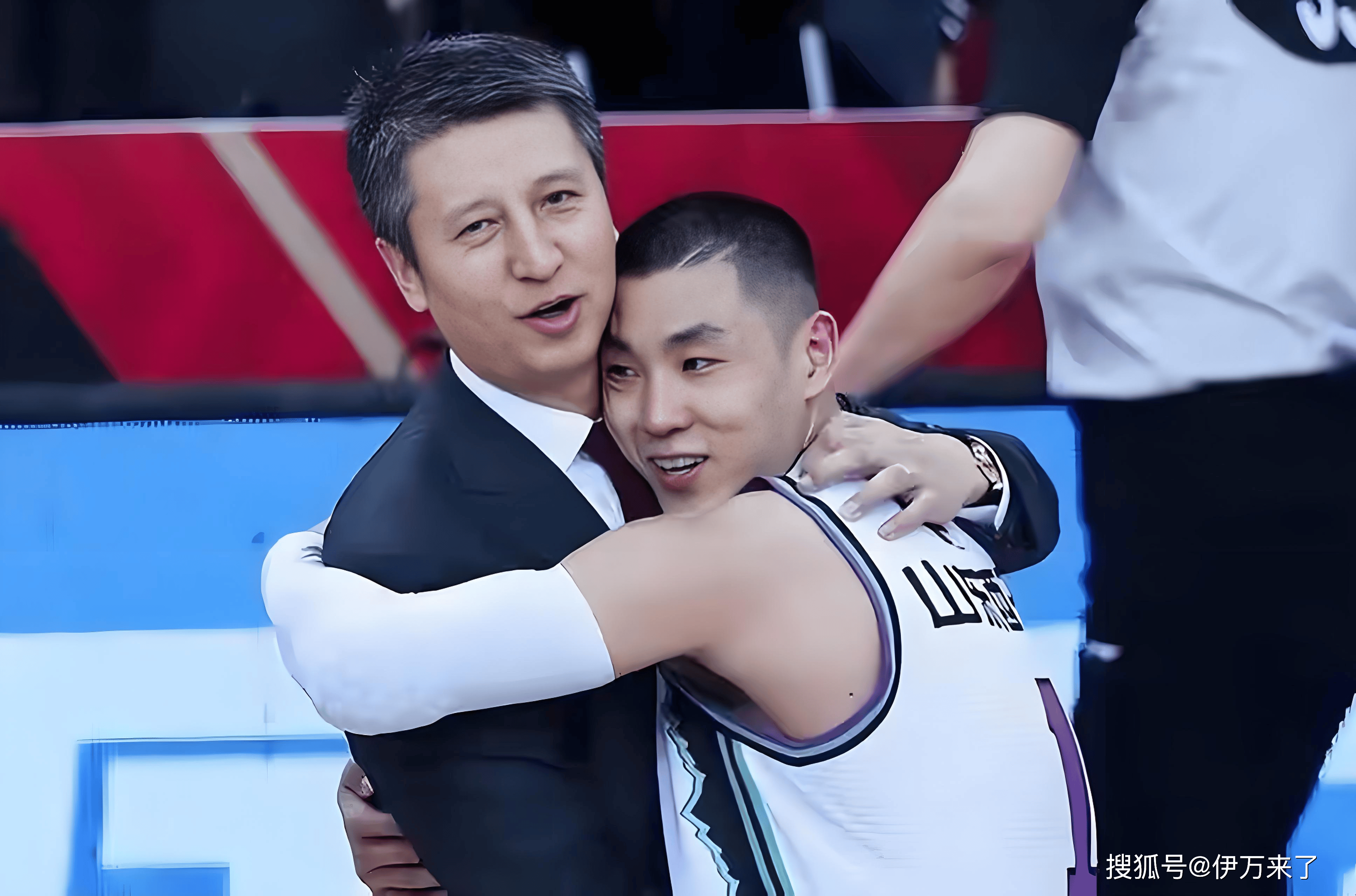 关于阿森纳观众热烈欢呼！，杜兰特迎来二十赛季出色发挥引发球迷热议的信息