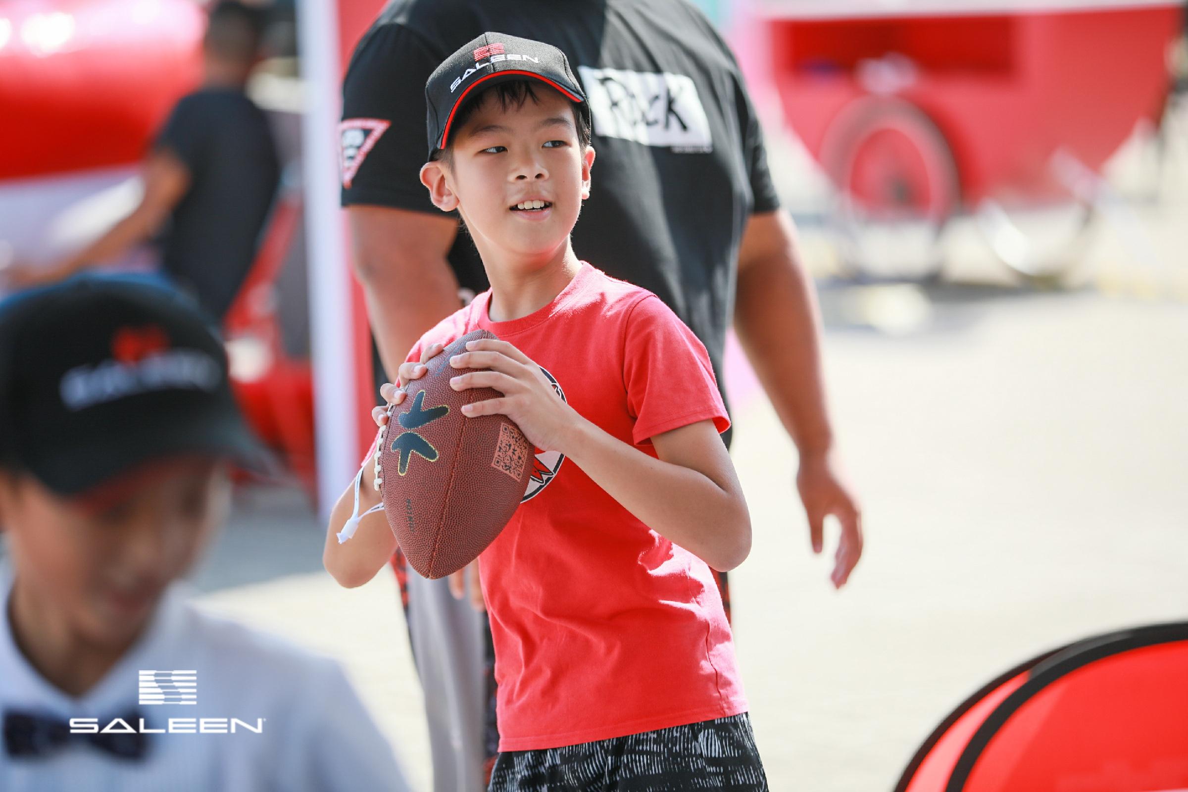 粤西山猫队火力全开东海雄鲨队，橄榄球常规赛上演耐力碾压对手！禁区内连续解围的简单介绍