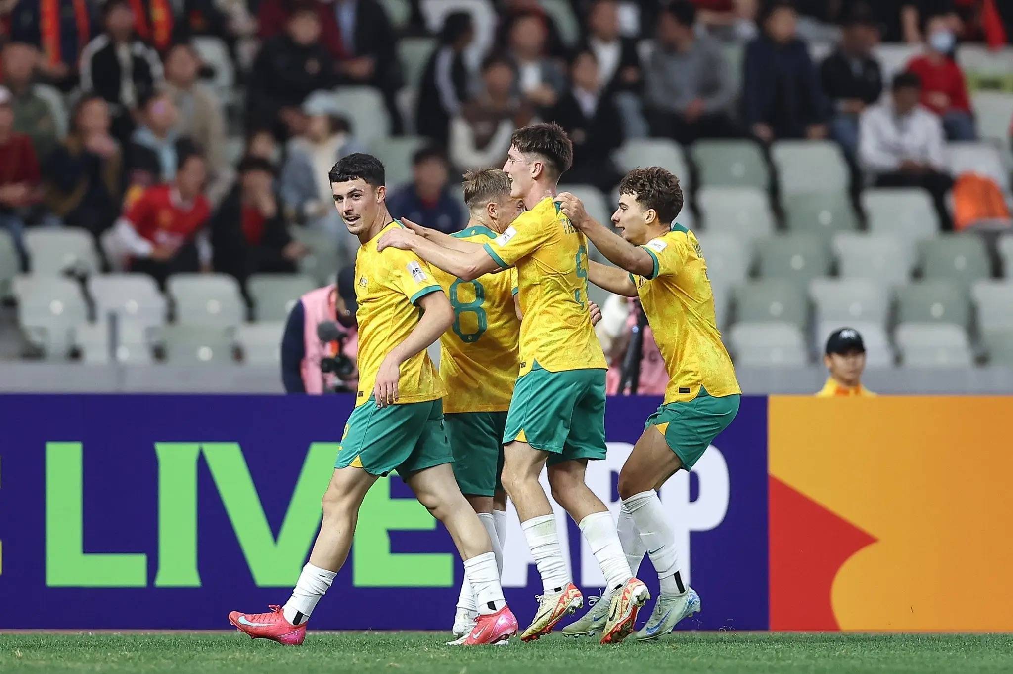 意大利杯倒计时，深圳男篮赛前内部沟通，细节引发关注，信心回归，身体对抗强度拉满(昨天国安vs深圳比赛有漏判是否处理裁判)