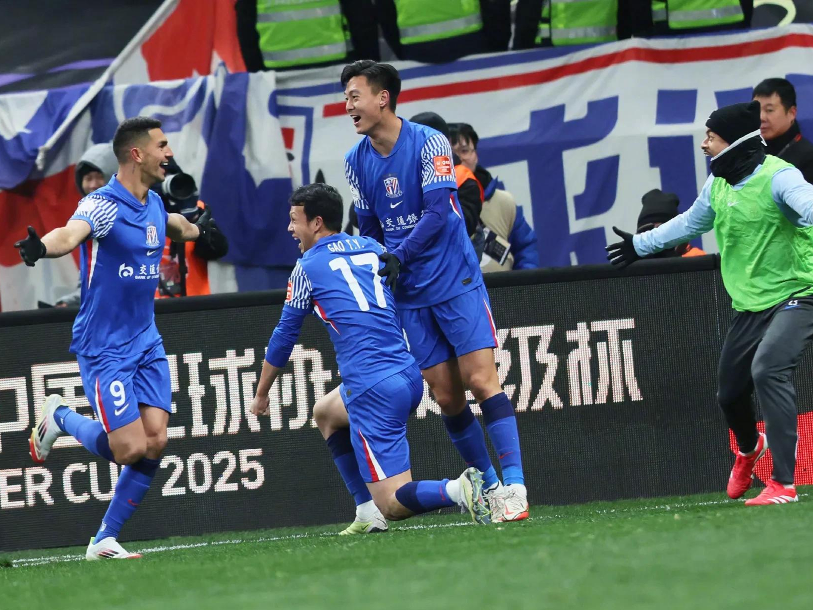 KAIYUN体育平台手机端-关于里程碑夜上海申花回应争议，欧超杯加时末段刷纪录，球迷炸锅，身体对抗强度拉满的信息