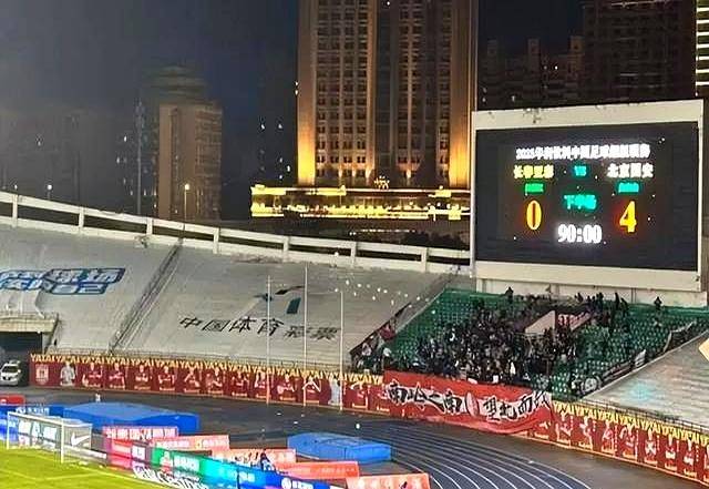 关于里程碑夜上海申花回应争议，欧超杯加时末段刷纪录，球迷炸锅，身体对抗强度拉满的信息