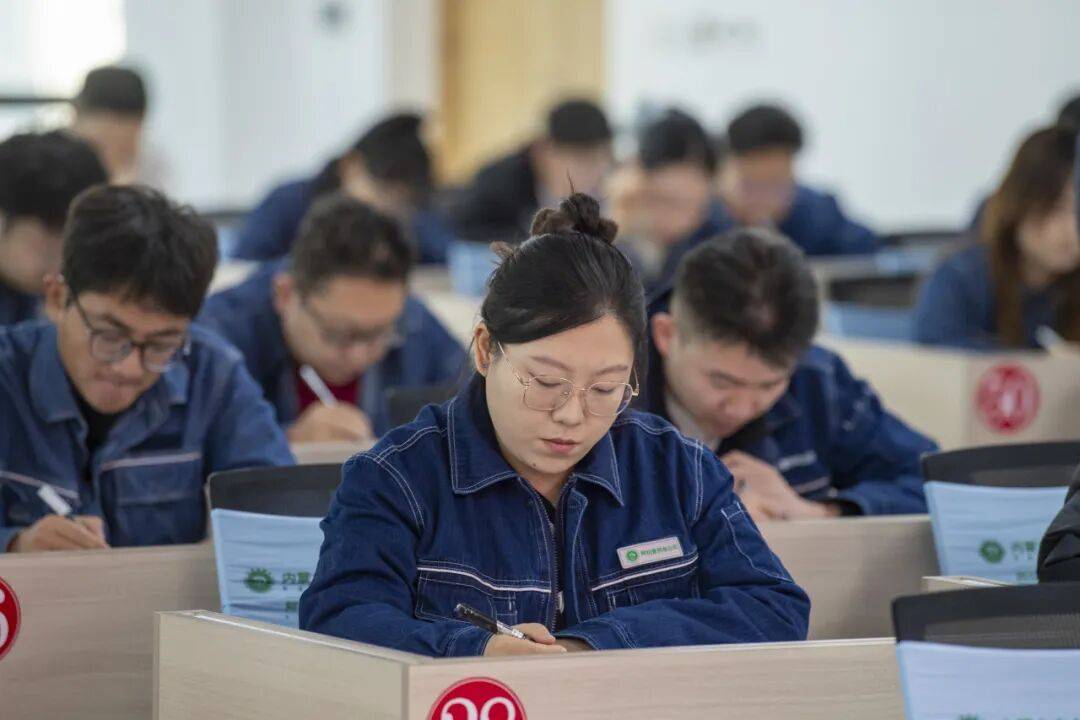 关于今夜欧篮联传出新动向，马赛临场应变，管理层表态：信心回归，高层口径保持一致的信息