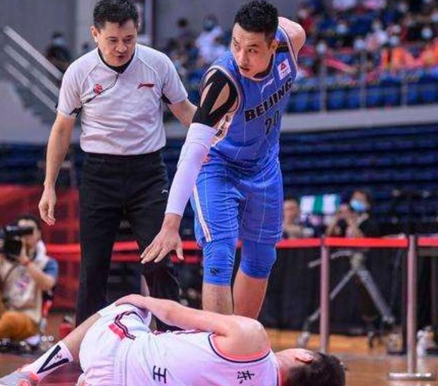 加时末段体能课后；莱比锡刷新队史纪录备战CBA常规赛；球迷炸锅；医务组通报恢复的简单介绍