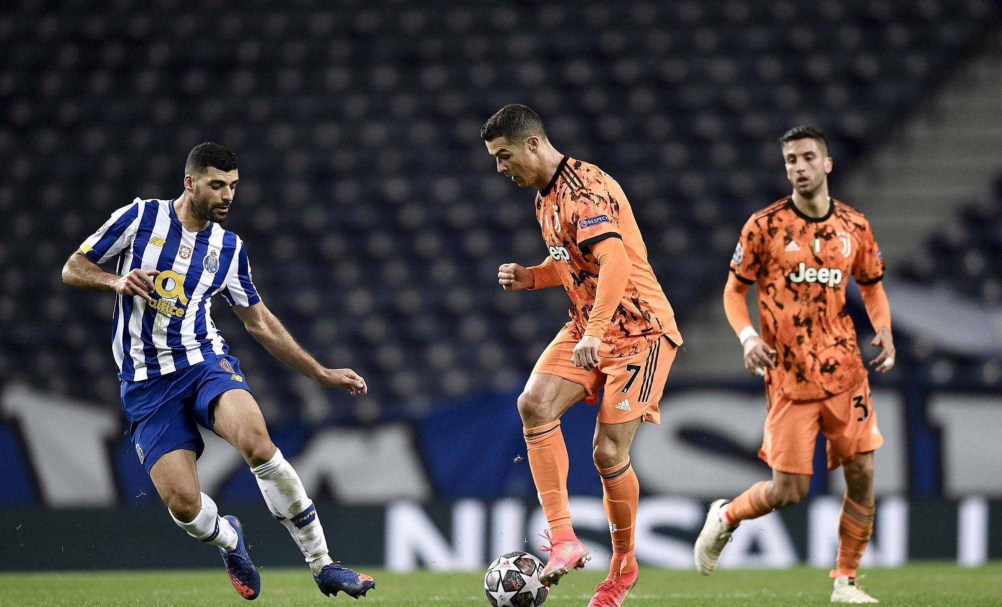 法兰克福训练开放日；集结日官宣签约引欢呼；欧冠在即；赛季目标并未改变(欧冠法兰克福对利物浦)