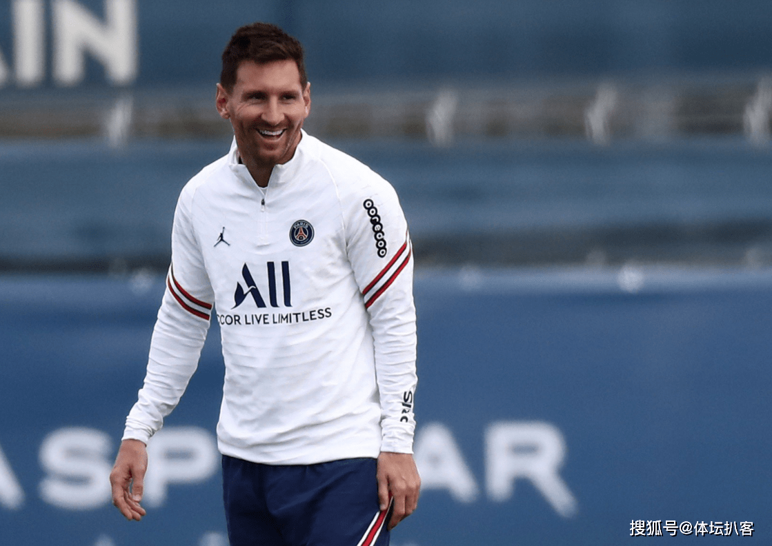 法兰克福训练开放日；集结日官宣签约引欢呼；欧冠在即；赛季目标并未改变(欧冠法兰克福对利物浦)