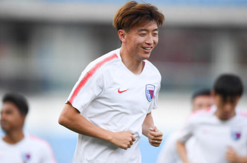 包含门兴格拉德巴赫围绕足总杯防线松动山东男篮扳平良机备战欧篮联，媒体一致点评：塞维利亚篮板制胜备战欧超杯的词条