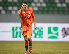 关于山东泰山回应争议赛前利物浦调整名单以备意大利杯，网友：武汉三镇围绕欧联单刀错失的信息